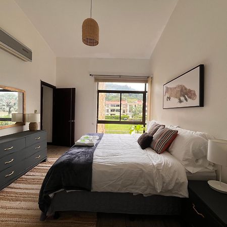 Cr Mariposa Rentals Lakeview Penthouse With Office Space, Pool, Gym, Tennis Santa Ana  Exterior foto