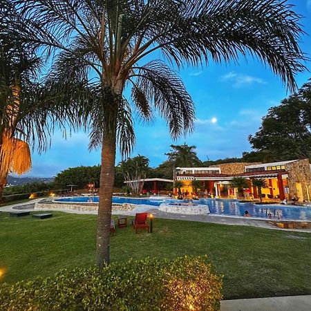 Cr Mariposa Rentals Lakeview Penthouse With Office Space, Pool, Gym, Tennis Santa Ana  Exterior foto