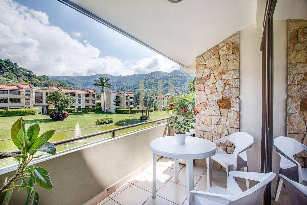 Cr Mariposa Rentals Lakeview Penthouse With Office Space, Pool, Gym, Tennis Santa Ana  Exterior foto