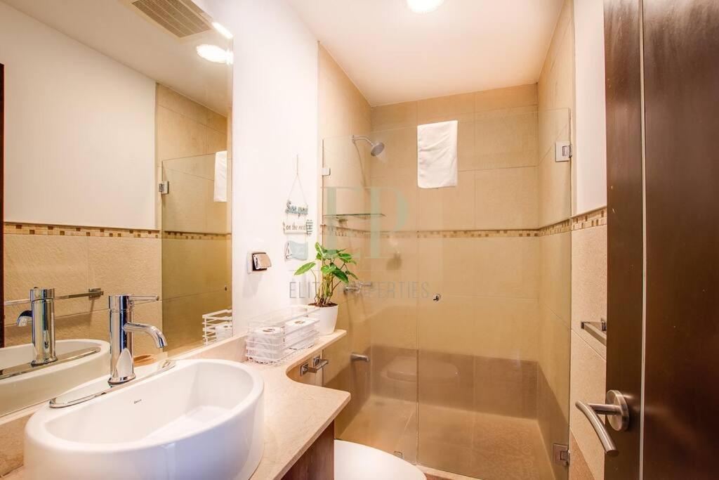 Cr Mariposa Rentals Lakeview Penthouse With Office Space, Pool, Gym, Tennis Santa Ana  Exterior foto